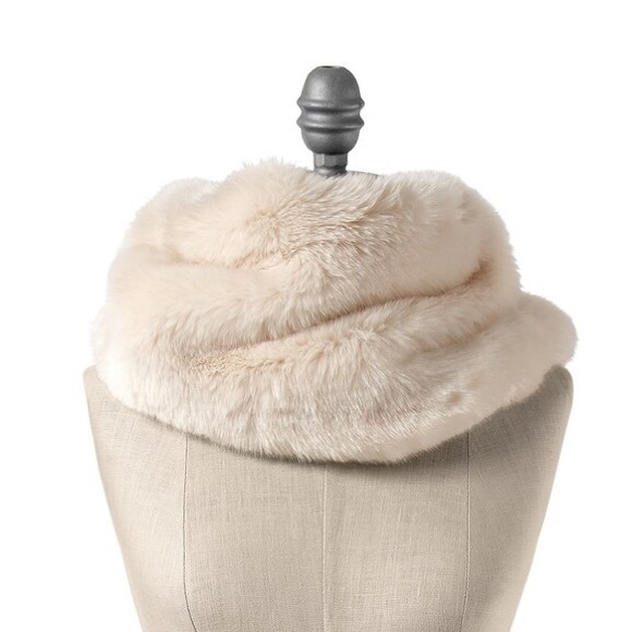 White House Black Market Accessories - NEUTRAL FAUX FUR COLLAR STYLE: 570059973 Off white